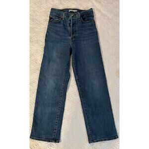 Levi’s Button-fly Jeans
Size 28